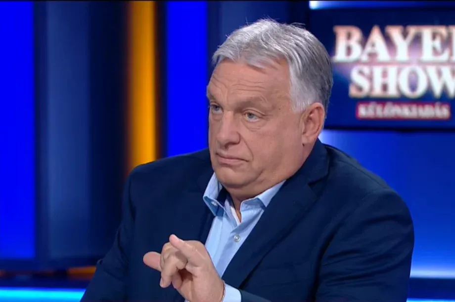 Orbán Viktor bement a Bayer Show-ba és egyesével gyalázni kezdte az új kormány minisztereit