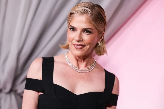Előállították Selma Blair amerikai színésznőt, miután egy repülőn nekitámadhatott a légiutas-kísérőknek