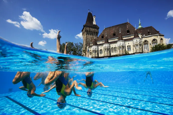 Az észak-koreai szinkronúszó csapat a budapesti vizes vb harmadik napján 2017. július 16-án – Fotó: Adam Pretty / Getty Images
