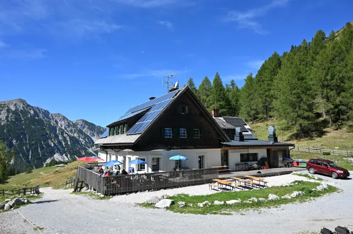 A Klagenfurterhütte, és út a csúcs felé – Fotó: Tenczer Gábor / Telex
