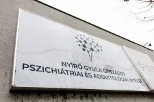 Bombafenyegetés miatt vonultak ki a rendőrök a Nyírő Gyula kórházhoz kedd délután