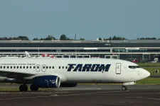 A Tarom szakszervezete az önkormányzatokat támadja, mert szerintük közpénzből támogatják a Wizz Airt