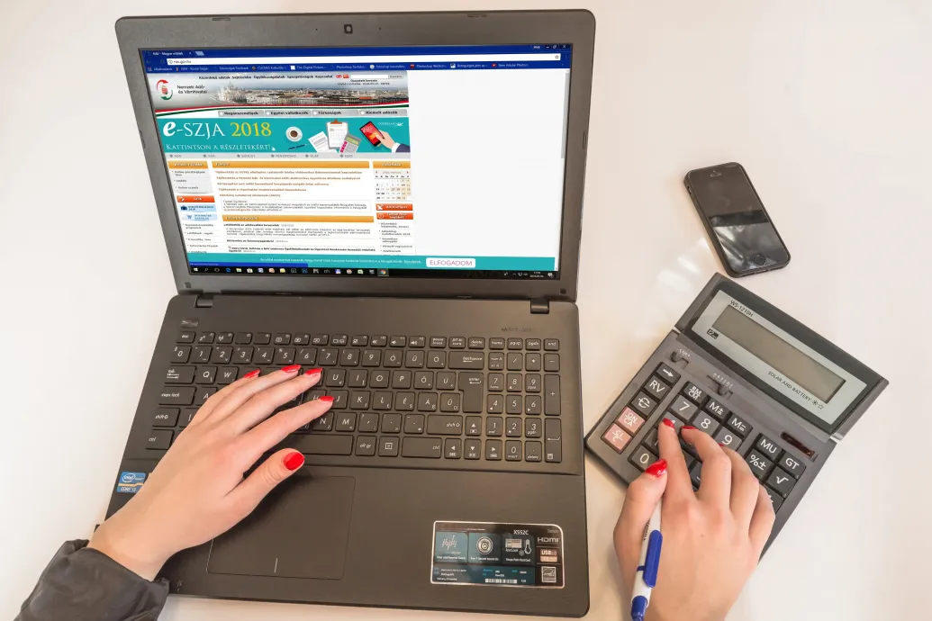 Több időt hagy a digitális átállásra a NAV, csak később vezetik ki teljesen az ÁNYK-t