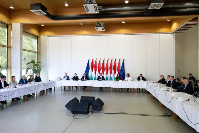 Orbánék szabályaira hivatkozik a kormány, titkosak maradnak a kormányülések összefoglalói