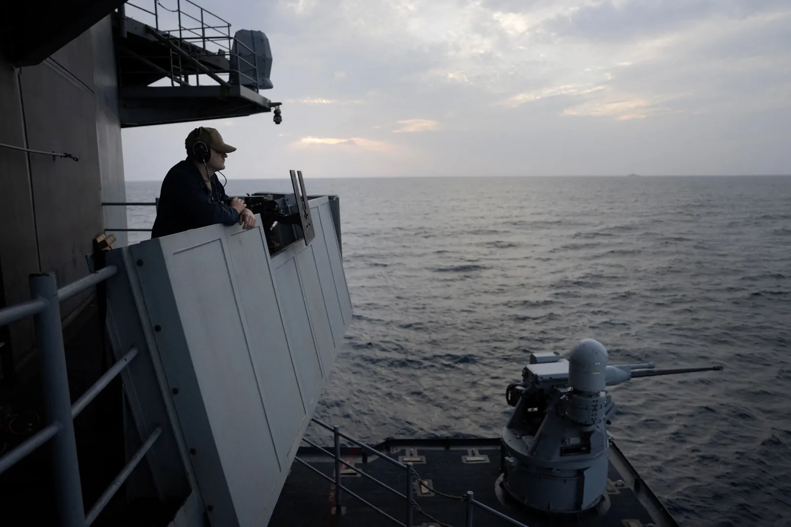 A USS George Washington egyik őrszeme munkában – Fotó: Ed Ou / Reuters