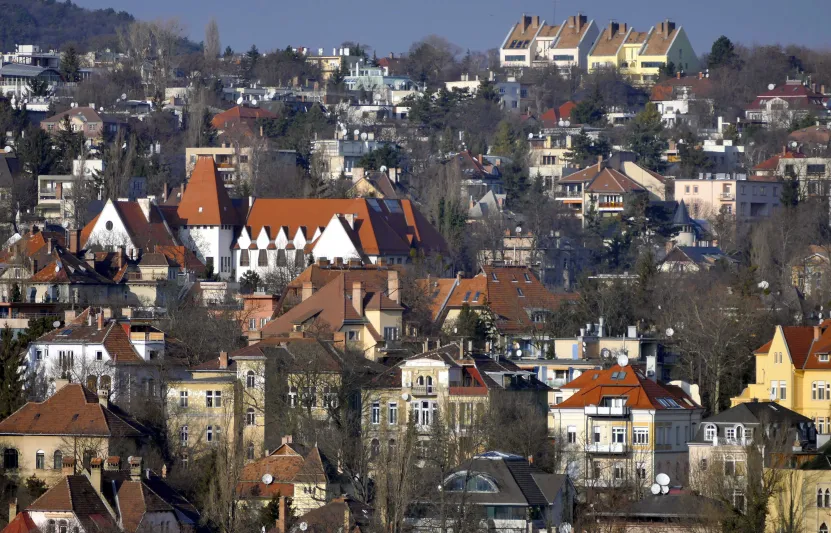 Még a vagyonadóval együtt is a gazdagabbaknak kedvez a magyar adórendszer