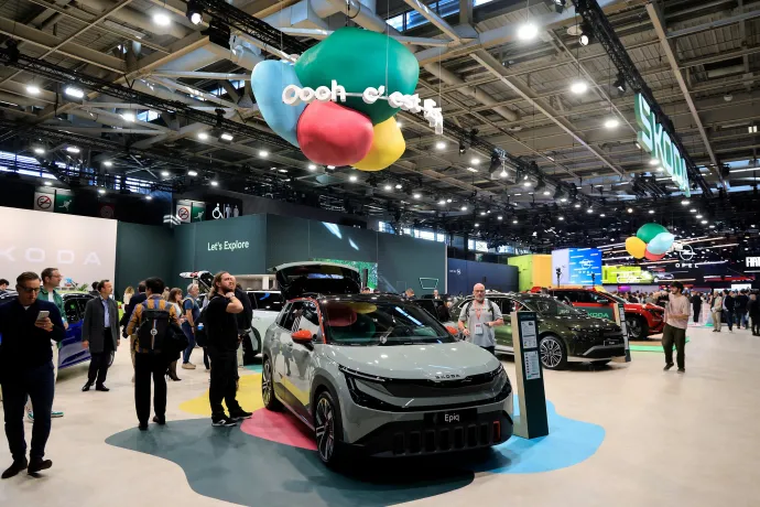 A Škoda standja a Párizsi Autószalonon, 2026. október 12-én – Fotó: Ludovic Marin / AFP