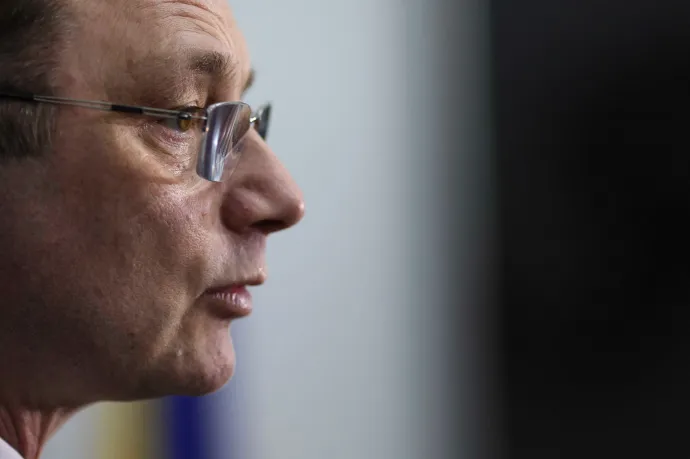 A SENS bábminiszterelnöknek nevezi Luca Niculescut, előrehozott választást követelnek