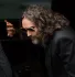 Russell Brand egyik vádlója szerint a színész megerőszakolta, majd magára hagyta egy hotelszobában