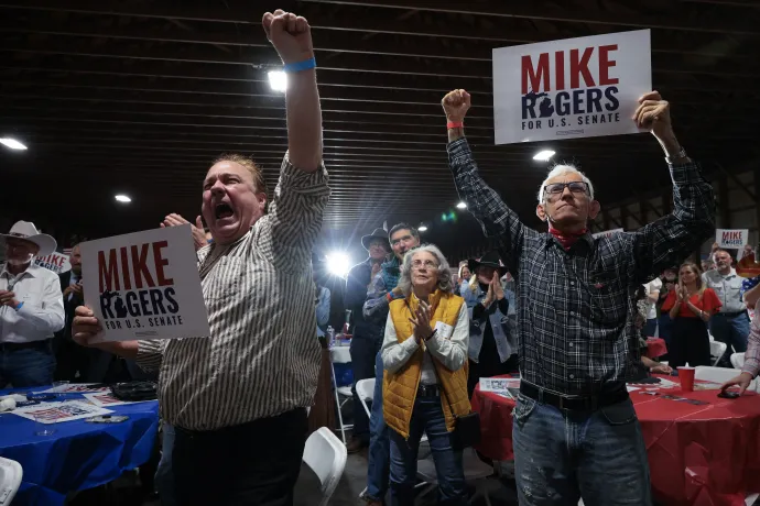 Mike Rogers michigani republikánus szenátorjelölt támogatói egy kampányrendezvényen 2026. október 9-én – Fotó: Chip Somodevilla / Getty Images / AFP