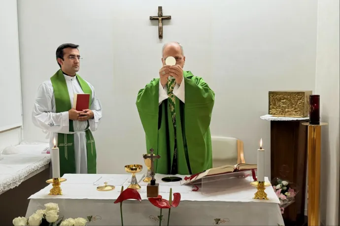 Kedden műtötték, pénteken már misét celebrált a pápa