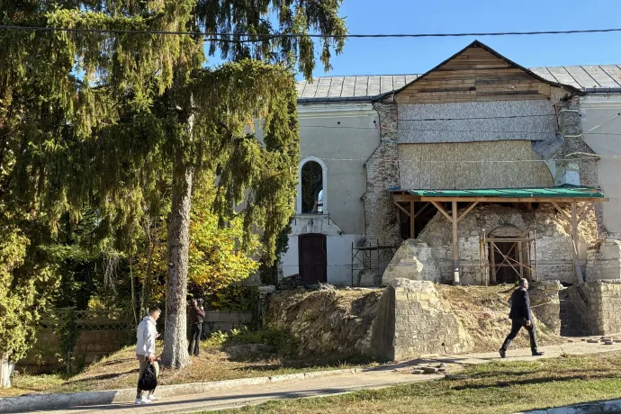 Tarr Zoltán erdélyi körútján 110 millió forintos adományt jelentett be a leomlott szilágycsehi templomtorony újjáépítésére
