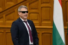 Feljelentést tett Kátai-Németh Vilmos, közpénzből is mehetett a kampány a fideszes Koncz Zsófia választókerületében