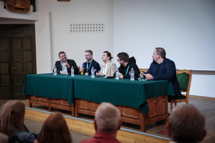 Huth Gergely, Kacsoh Dániel, Ambrus Zsófia, Pelyach Gergely, Hoppál Hunor – Fotó: Huszti István / Telex
