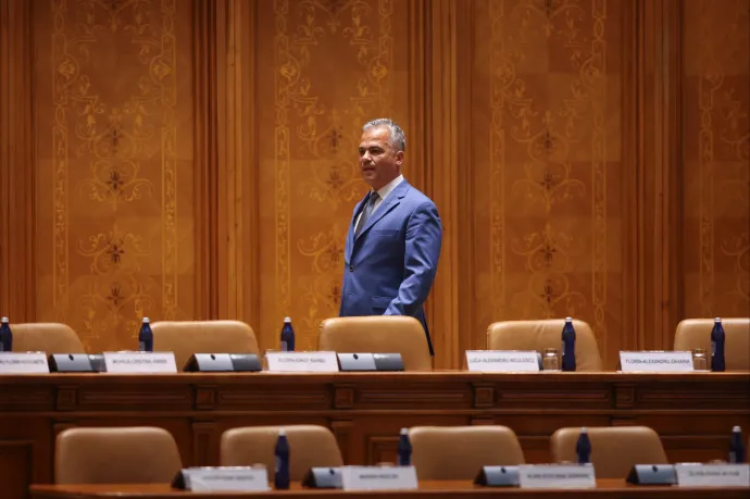Élesen bírálta Bolojant Adrian Veștea, amiért a PNL olyan kormányt támogat, amelynek nem tagja