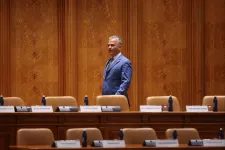 Élesen bírálta Bolojant Adrian Veștea, amiért a PNL olyan kormányt támogat, amelynek nem tagja