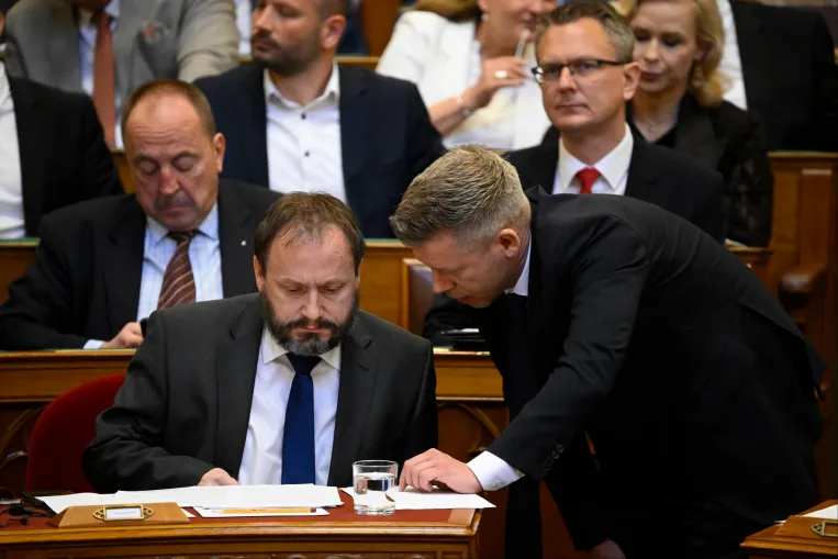 Jön a Tisza első büdzséje: Magyar Pétertől már most többet várnak a befektetők, mint amivel ő elégedett lenne
