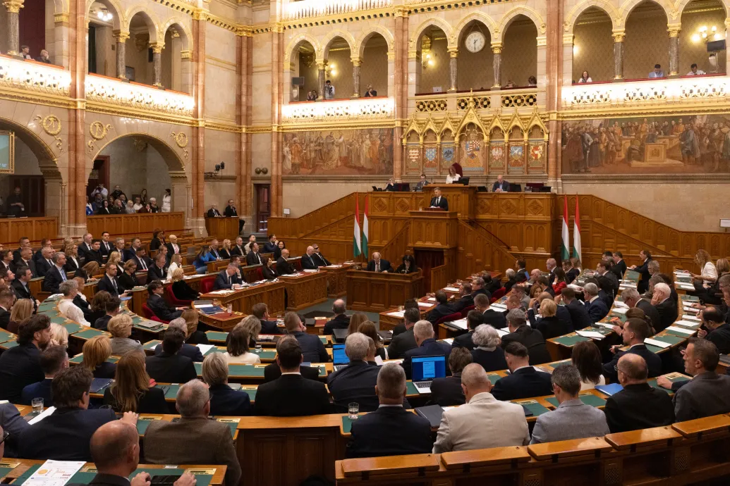 Magyar Péter bemutatja a jövő évi költségvetést a parlament hétfői ülésén