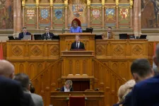 Magyar Péter bejelentései: megszűnik az árrésstop, duplázódik a családi pótlék, jön az adócsökkentés