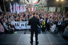 A Mi Hazánk szabadulna a szélsőséges párt skatulyájától, Orbánnal azonban nem tudnak mit kezdeni