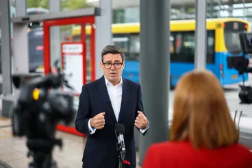 430 ezer forintos büntetést is kaphat mostantól az, aki hangosan telefonozik a vonaton Nagy-Britanniában