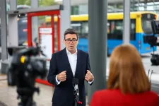 430 ezer forintos büntetést is kaphat mostantól az, aki hangosan telefonozik a vonaton Nagy-Britanniában