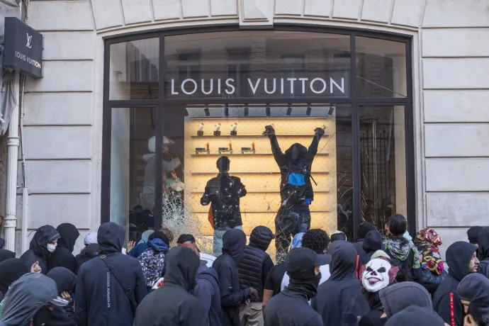 Fosztogatók törnek be egy Louis Vuitton üzletbe Marseille-ben 2026. október 17-én – Fotó: Sener Yilmaz Aslan / Getty Images