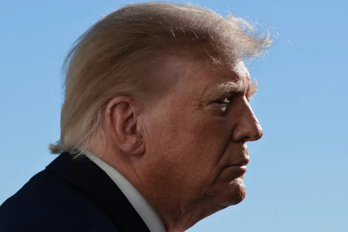 Donald Trump amerikai elnök a Fehér Ház előtt nyilatkozott újságíróknak október 19-én – Fotó: Chip Somodevilla / Getty Images / AFP