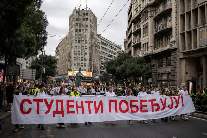 Az ellenzéki Egyetemista Lista – az Egyetemisták Győznek (SL) felvonulása Belgrádban – Fotó: Marko Djurica / Reuters