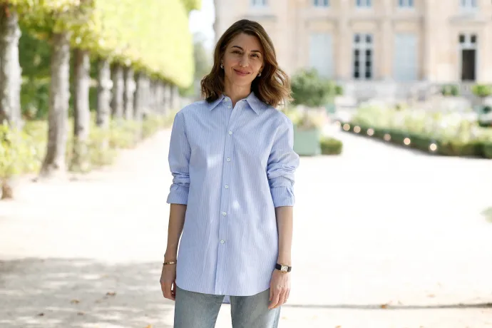 Sofia Coppola a versailles-i kastélyban nyíló, a „Marie Antoinette” című film 20. évfordulója alkalmából rendezett kiállítás megnyitója előtt a franciaországi Versailles-ban, 2026. szeptember 21-én – Fotó: Benoit Tessier / Reuters