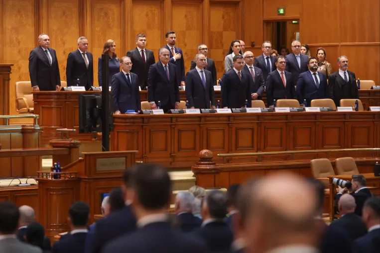 Állni vagy bukni fog a Niculescu-kormány? – elkezdődött a parlamenti szavazás