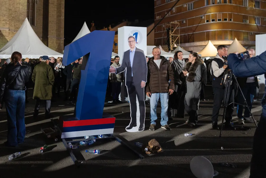 A szerb ellenzék a választási csalásokat megakadályozó magyar tapasztalatokat felhasználva győzné le Vučićot