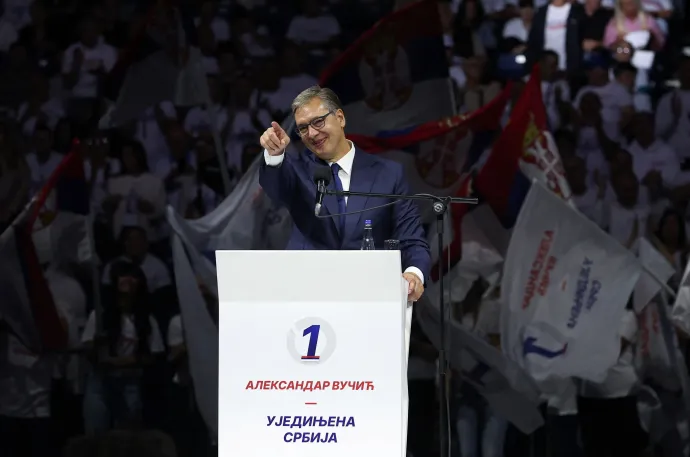 Vučić a pártja belgrádi kampányeseményén 2026. október 3-án – Fotó: Zorana Jevtic / Reuters