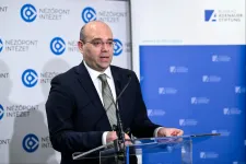 Aha-élmény a Nézőpontnál: kiadtak egy kutatást, amiben nem próbálták kitalálni, ki kire szavazna, hirtelen sokkal kevesebb fideszes támogatót mértek