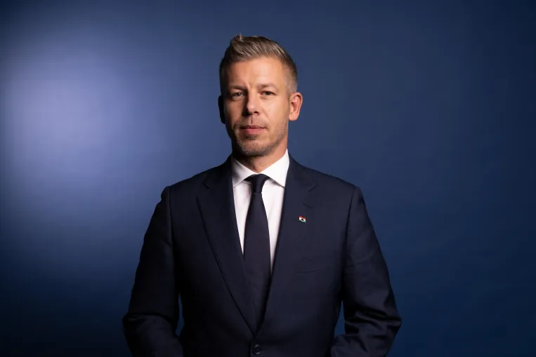 Magyar Péter: A rezsicsökkentés megtartásában nem, a családtámogatások kérdésében viszont nagy vita volt a kormányban