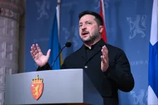 Zelenszkij szerint Ukrajna nem veszíti el a háborút, de embereit igen