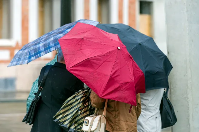 Szerda délután megérkezik az eső, csütörtökön se hagyja otthon az esernyőt