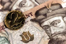 Kis gyengüléssel indított a forint a nagy gazdasági bejelentések után