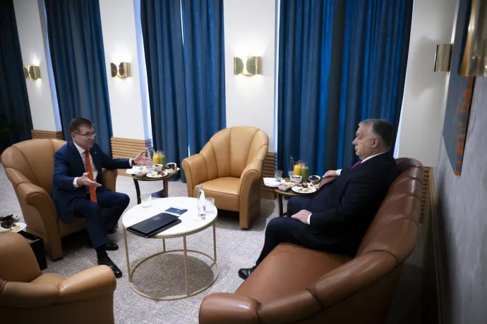 A Miniszterelnöki Sajtóiroda által közreadott képen Orbán Viktor Matolcsy Györggyel beszélget a Budapest Eurázsia Fórum megnyitója előtt a Magyar Nemzeti Bank budai központjában 2024. november 21-én – Fotó: Benko Vivien Cher / Miniszterelnöki Sajtóiroda / MTI