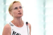 Kommunista taggal vált ismét egyedül a harmadik legnagyobbá a fideszesek EP-frakciója