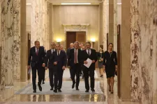 Románia politikai csapdája nem oldódott meg az új kabinettel: a szélsőjobb már ugrásra kész