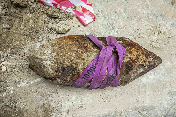 Szovjet rombolóbombát találtak egy belvárosi társasház kertjében