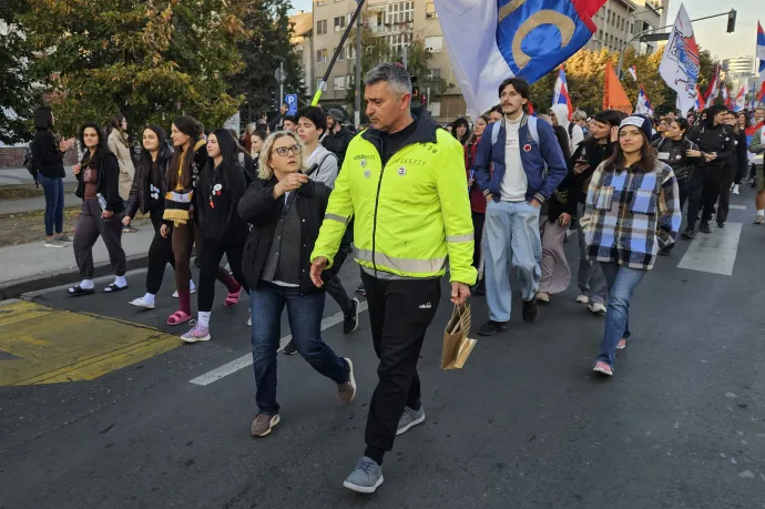 Ilija Srdanović a diákok menetén 2026. október 20-án – Fotó: Molnár Zoltán / Telex