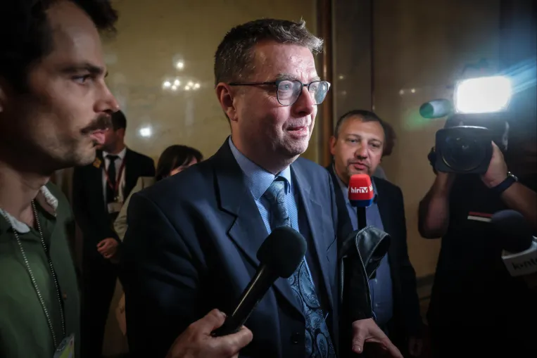 Fürcht Pál meghallgatása: a bombasztikus leleplezés elmaradt, a BM egykori vezetése került csak szóba