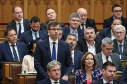 Alkotmánybírósághoz fordul a Fidesz–KDNP az otthoni energiatárolók támogatásának csökkentése miatt