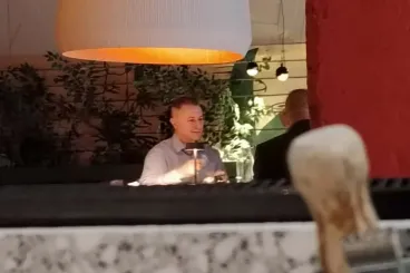 Hadházy Ákos szerint egy budapesti étteremben fotózták le a körözött Nikola Gruevszkit