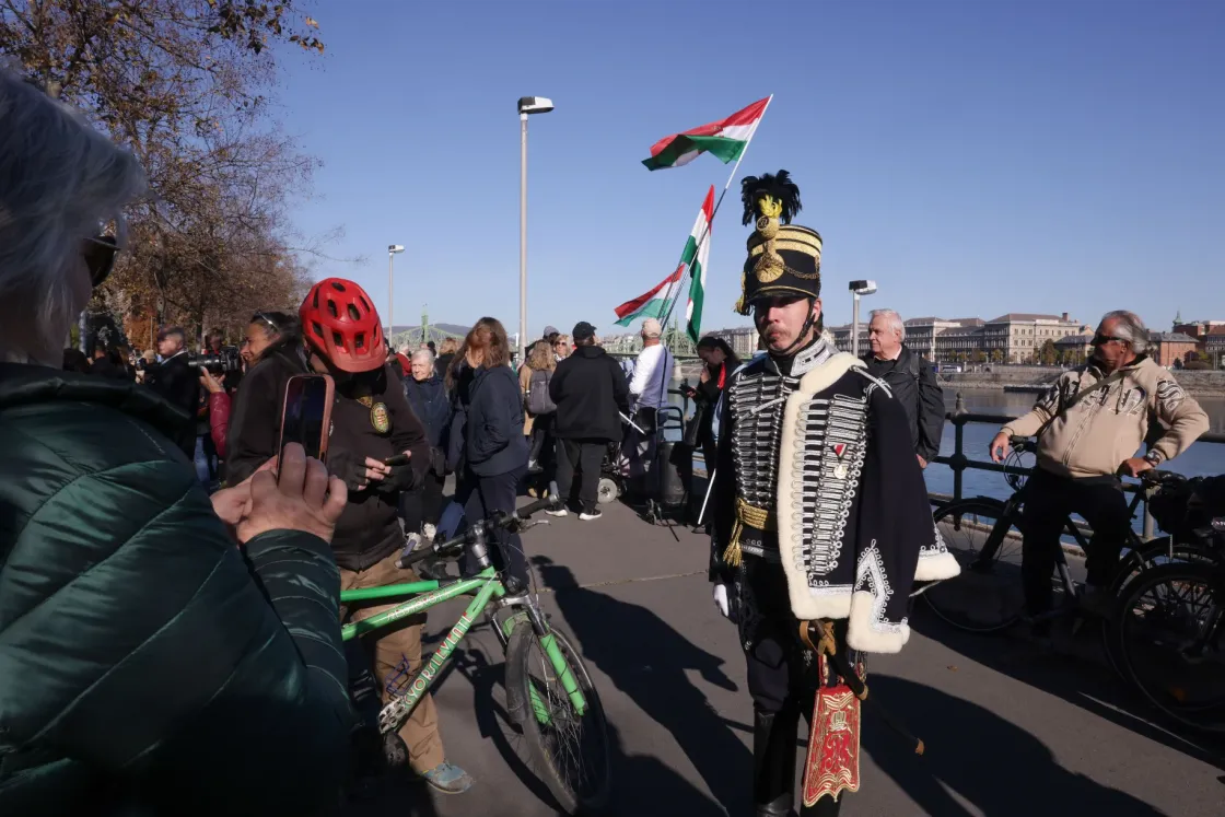 „Így jutottunk el napjaink bosszúhadjáratáig” – elindult a fideszesek Zászlómenete