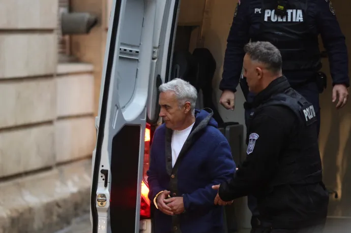 Előzetesben marad Călin Georgescu, miután egy harmadik bírót is bevontak az ítélethozatalba