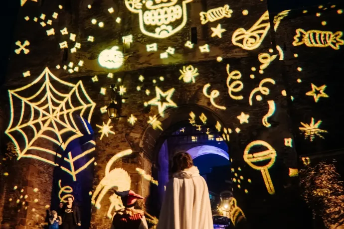Tiltakoznak a történelmi egyházak a segesvári várban megrendezett Halloween-fesztivál ellen