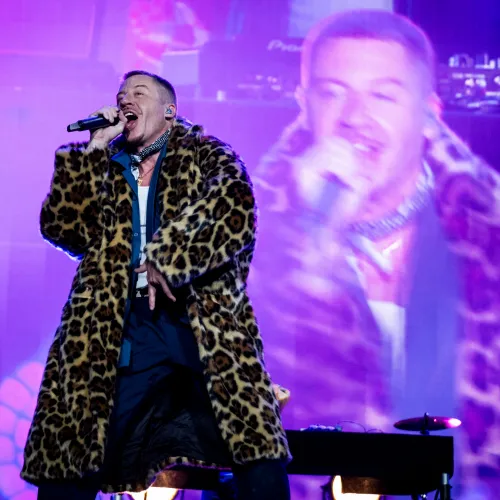 Az Ed Sheeran turnéjáról kitett Macklemore szerint nem politikai, hanem emberi üzenet, ha felszólal háborús témákban